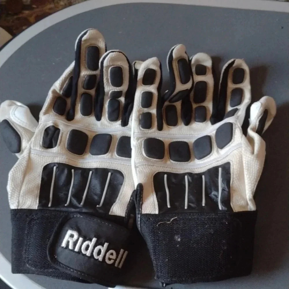 2 for $20😊Riddell Gloves
